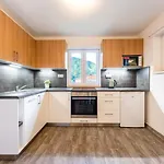 Apartment Liska V Peci - Apartmanovy Dum Horalka,